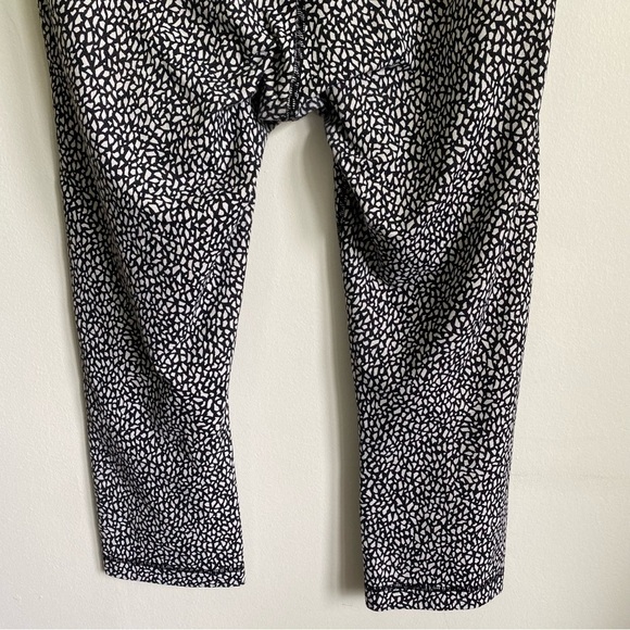 Lululemon Wunder Under 23’’ Crop Tight Legging • Black White • US 12 - Picture 10 of 13